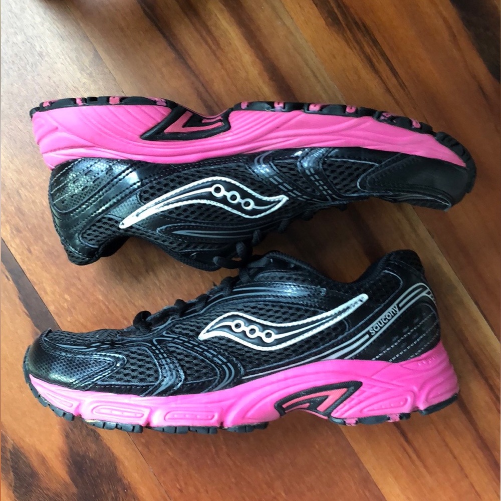 SAUCONY OASIS SNEAKERS